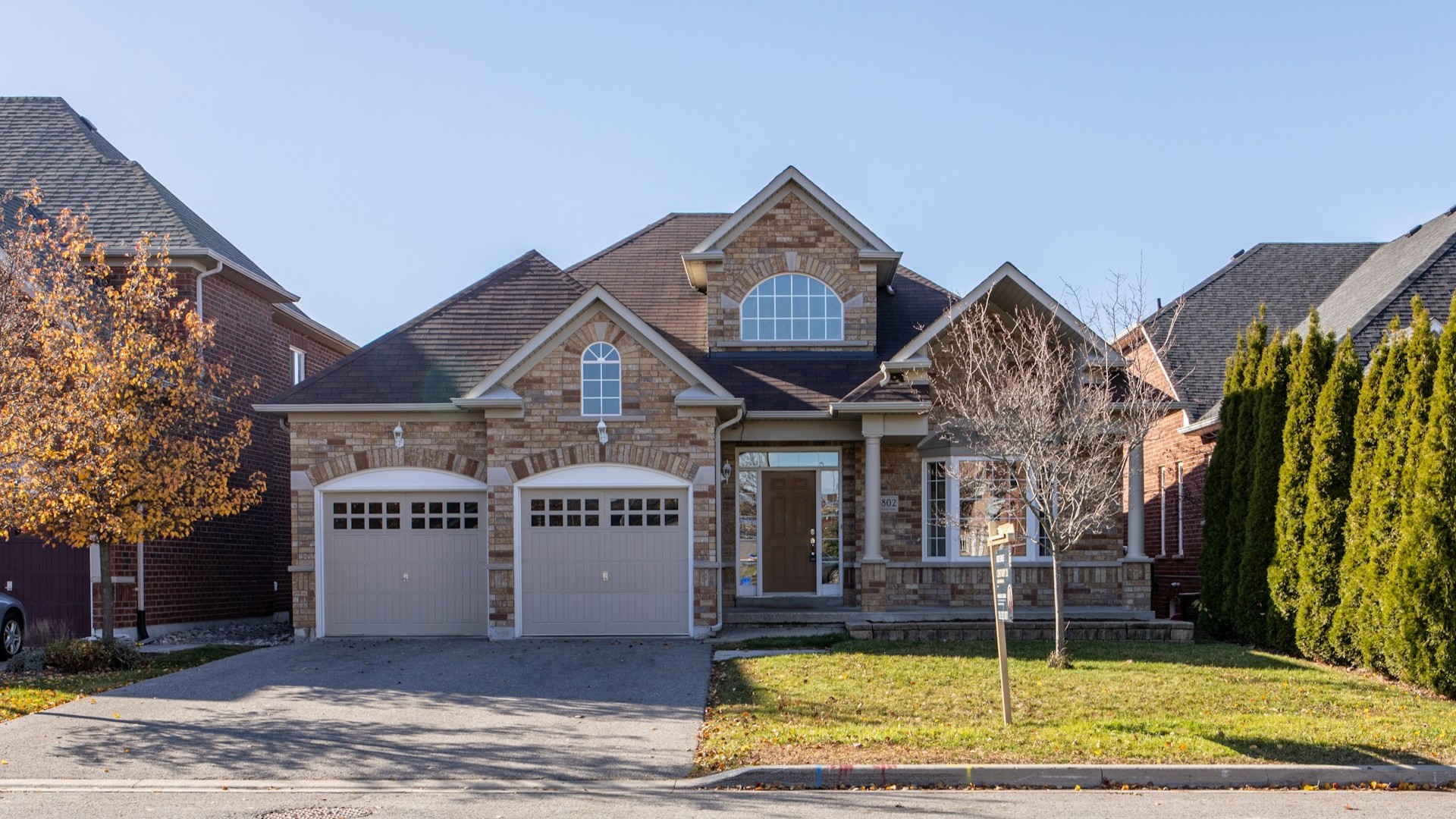 Vrijstaande woning met dubbele garage, mogelijk hoofdverblijf waarvoor woonkosten aftrekbaar zijn.